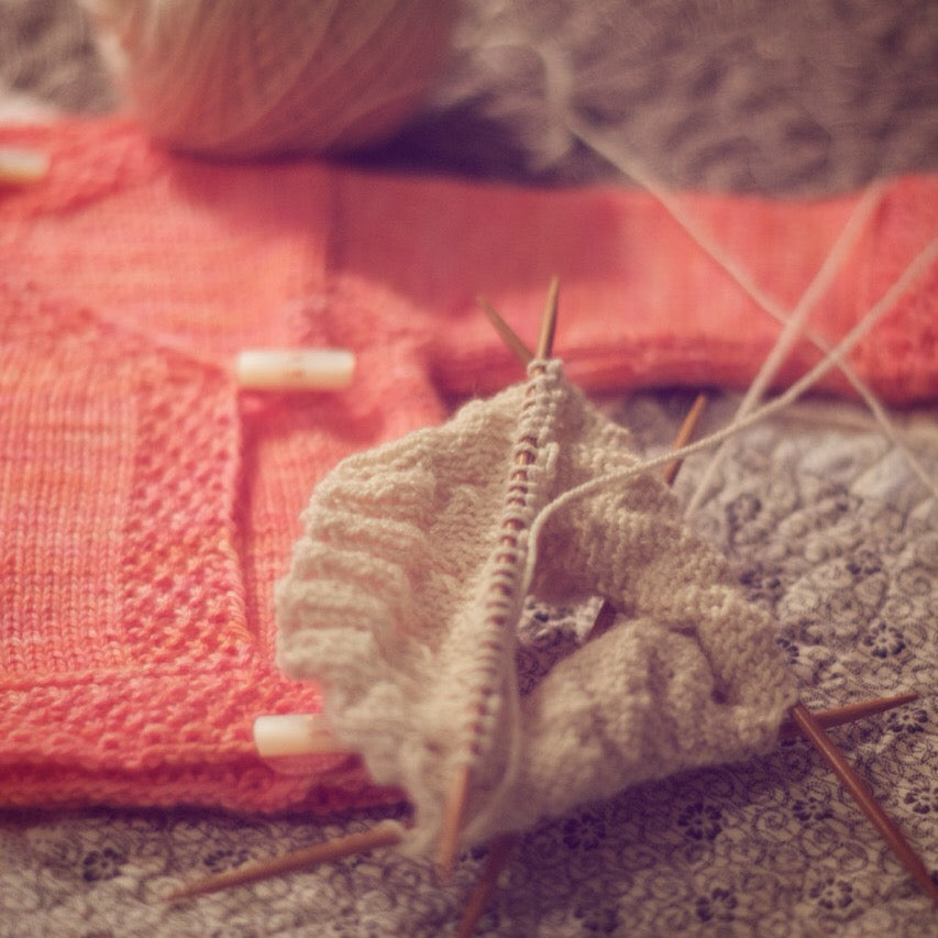 Tricoter pour le bébé lapin – La Maison Tricotée