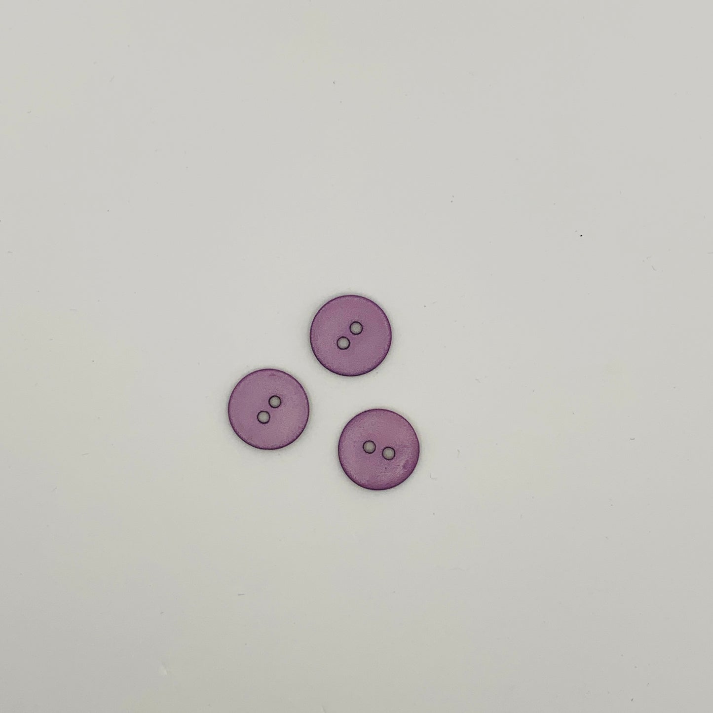 Boutons en nacre coloré