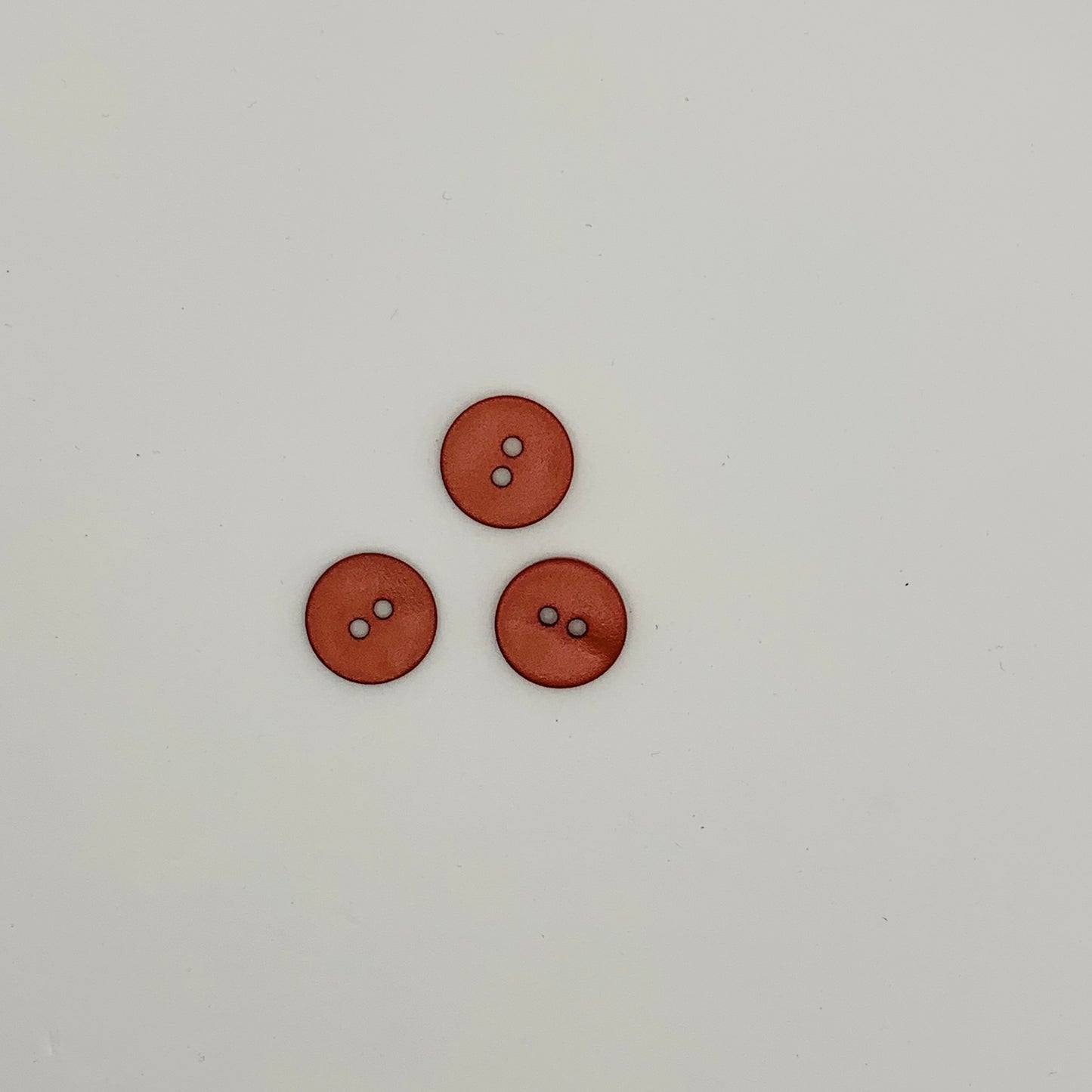 Boutons en nacre coloré