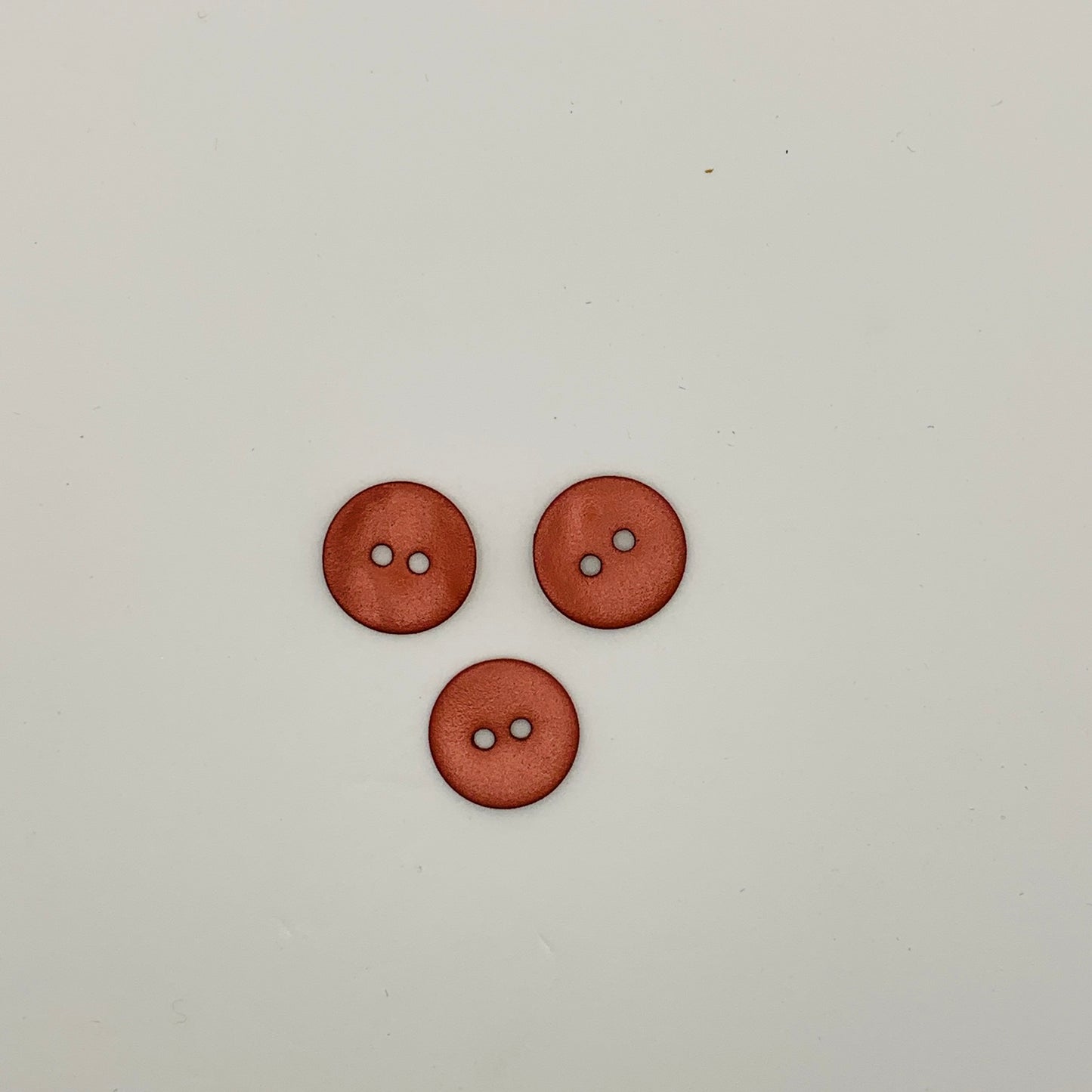 Boutons en nacre coloré
