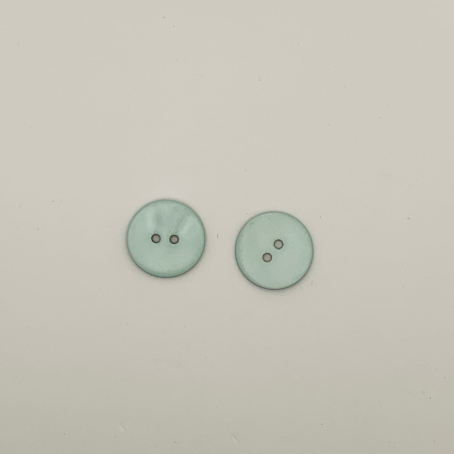 Boutons en nacre coloré