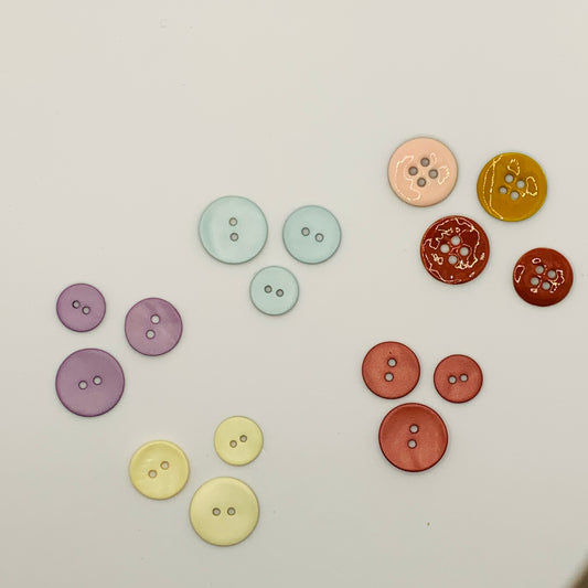 Boutons en nacre coloré