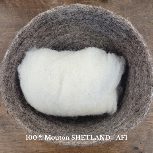 Laine cardée à filer par Le Mouton Polaire