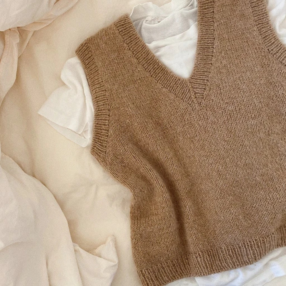 Cours en ligne : Mon Stockholm Slipover V-Neck - Série Les Quatre Saisons PetiteKnit