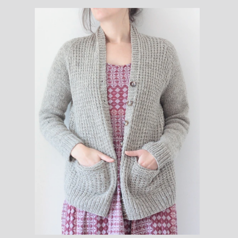 Je Tricote le Farm House Cardigan de Amy Cristoffers - Cours en ligne des Dimanches Tricotés (Juillet 2025)