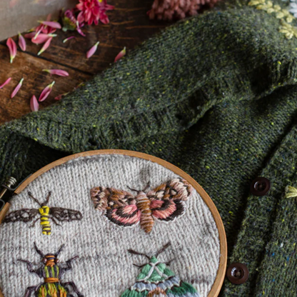 Livre - Embroidery on Knits par Laine Publishing