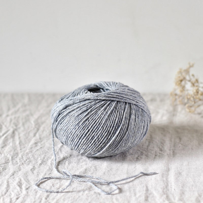 Gilliatt, 100% merino worsted woolen in 100 gr/250 m spun - De Rerum Natura