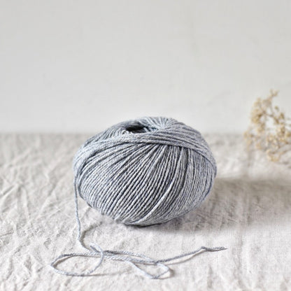 Gilliatt, 100% merino worsted woolen in 100 gr/250 m spun - De Rerum Natura