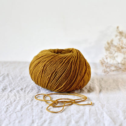 Gilliatt, 100% merino worsted woolen in 100 gr/250 m spun - De Rerum Natura