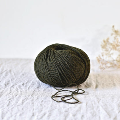 Gilliatt, 100% merino worsted woolen in 100 gr/250 m spun - De Rerum Natura