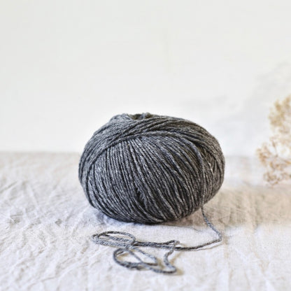 Gilliatt, 100% merino worsted woolen in 100 gr/250 m spun - De Rerum Natura