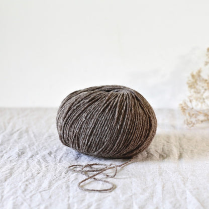 Gilliatt, 100% merino worsted woolen in 100 gr/250 m spun - De Rerum Natura