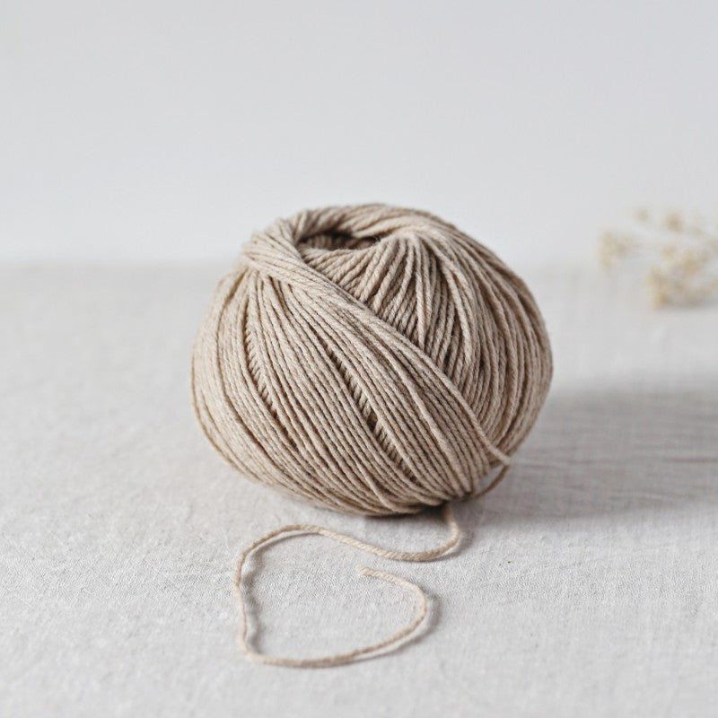 Gilliatt, 100% merino worsted woolen in 100 gr/250 m spun - De Rerum Natura