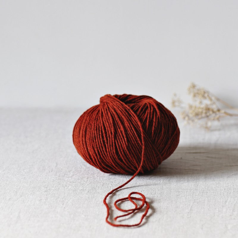 Gilliatt, 100% merino worsted woolen in 100 gr/250 m spun - De Rerum Natura